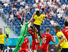 IM体育下载-波兰战胜瑞典，小组赛中的胜利之路