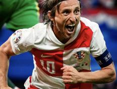 IM体育在线注册-西班牙小胜波兰，夺得宝贵三分