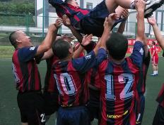 IM体育-斯洛伐克队球员互相配合提高默契