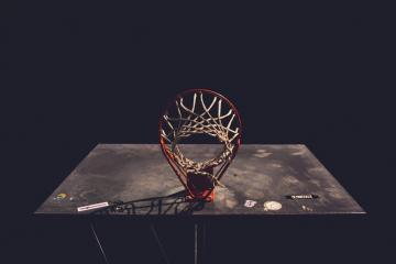 IM体育下载-哈利伯顿末节爆发导演逆转好戏，雄鹿强势攻陷辽宁主场取关键胜利