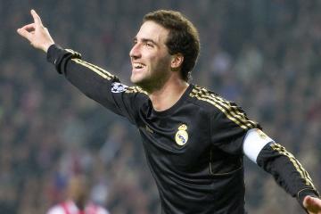 IM体育社区互动入口-南美风暴席卷伯纳乌，阿根廷群星闪耀，萨拉赫一锤定音