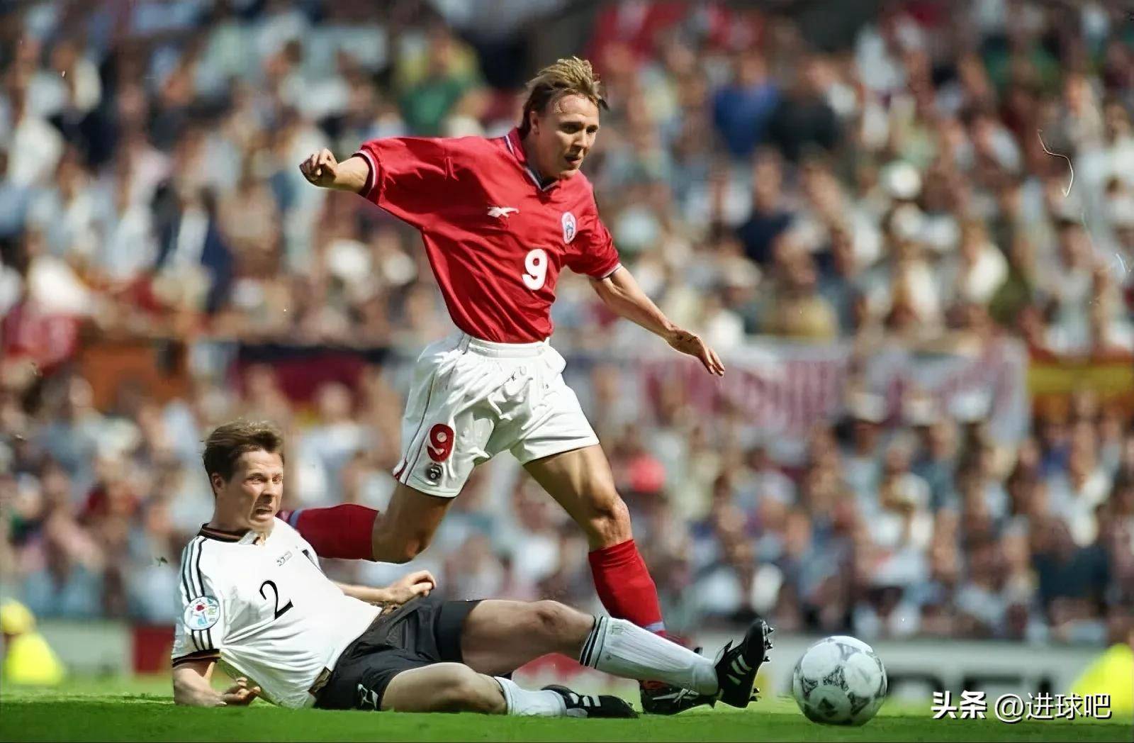 IM体育社区互动入口-俄罗斯队员突围成功晋级半决赛