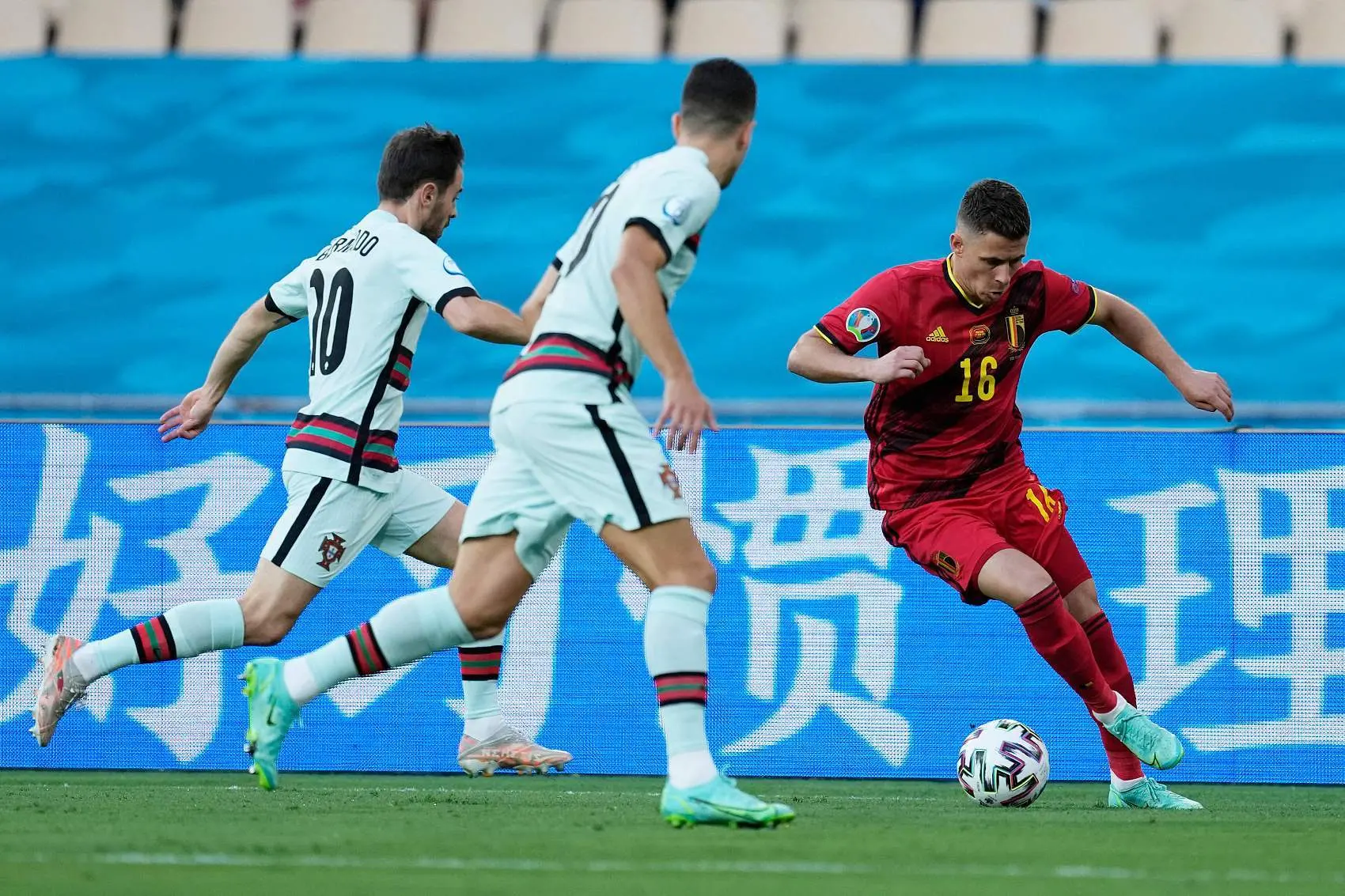 IM体育网页版登录入口-阿扎尔的进球帮助马德里竞技获胜