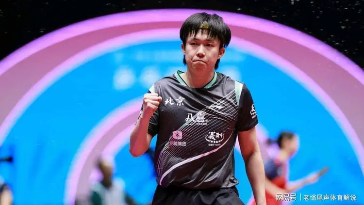 IM体育下载-沉稳出场！东道主羽球男单选手挺进半决赛的简单介绍