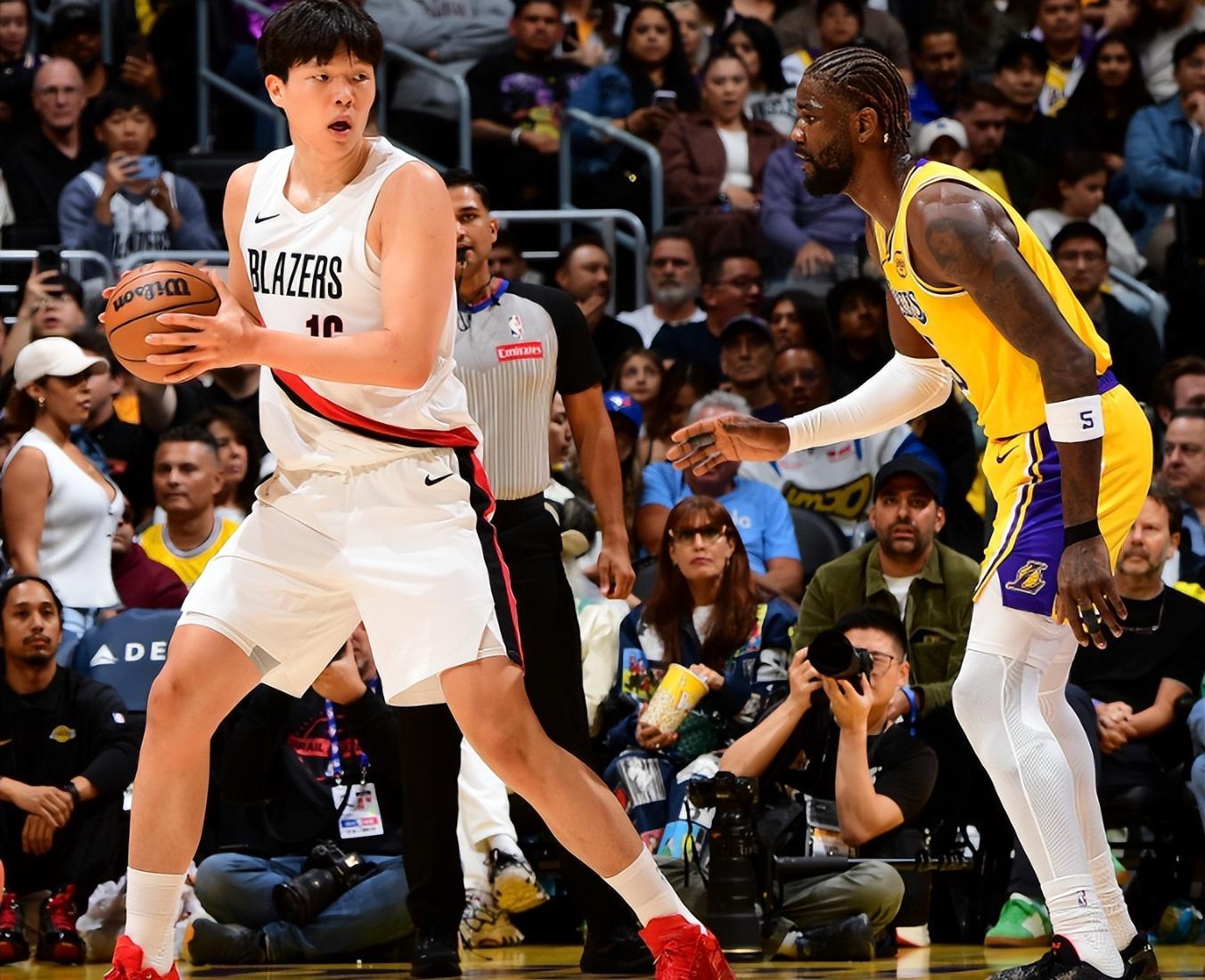 IM体育官方平台-湖人球员接受采访，谈到比赛前的备战心态