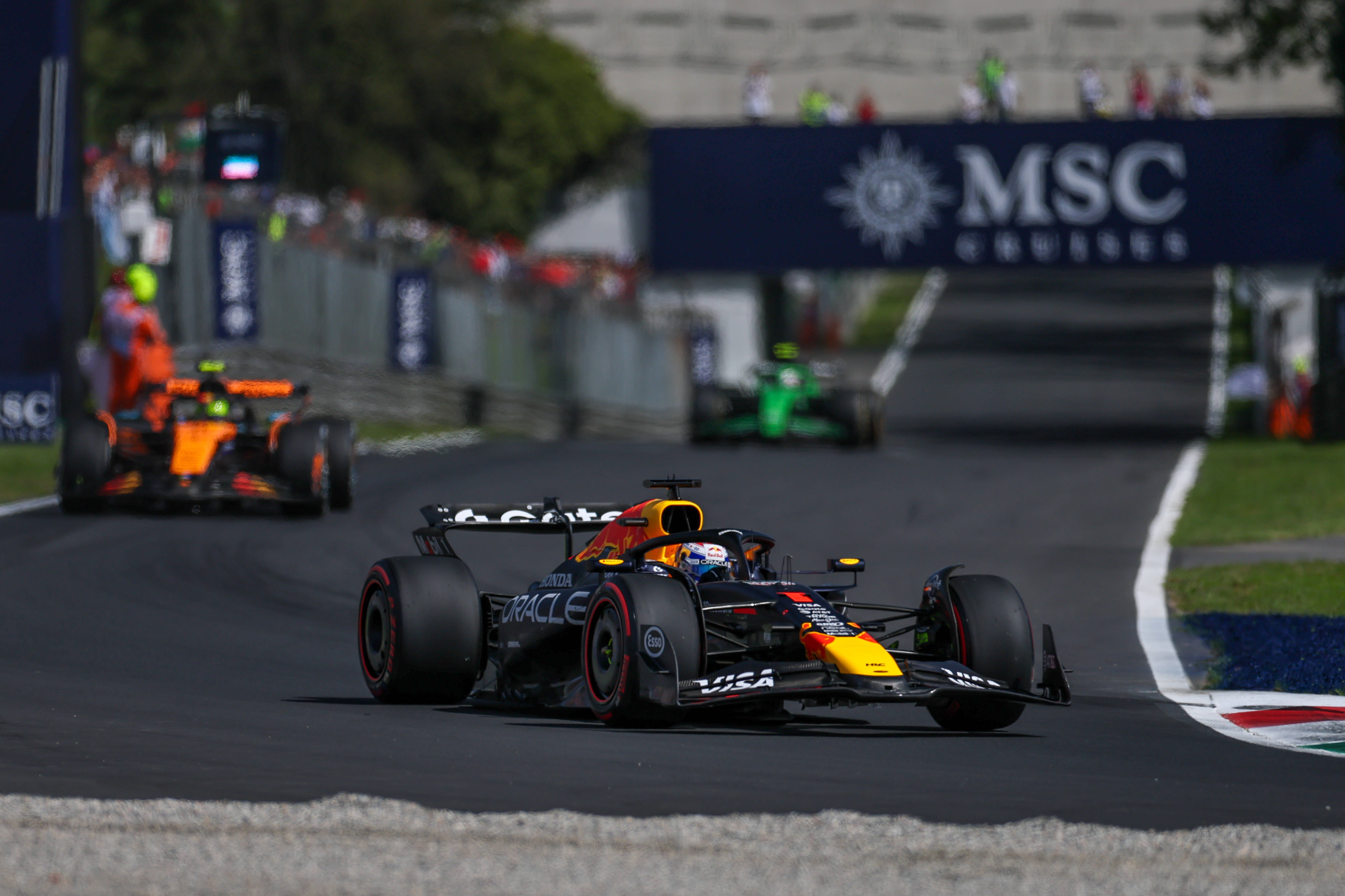 IM体育社区互动入口-迈凯伦力克红牛车队，皮亚斯特里带队取胜的简单介绍