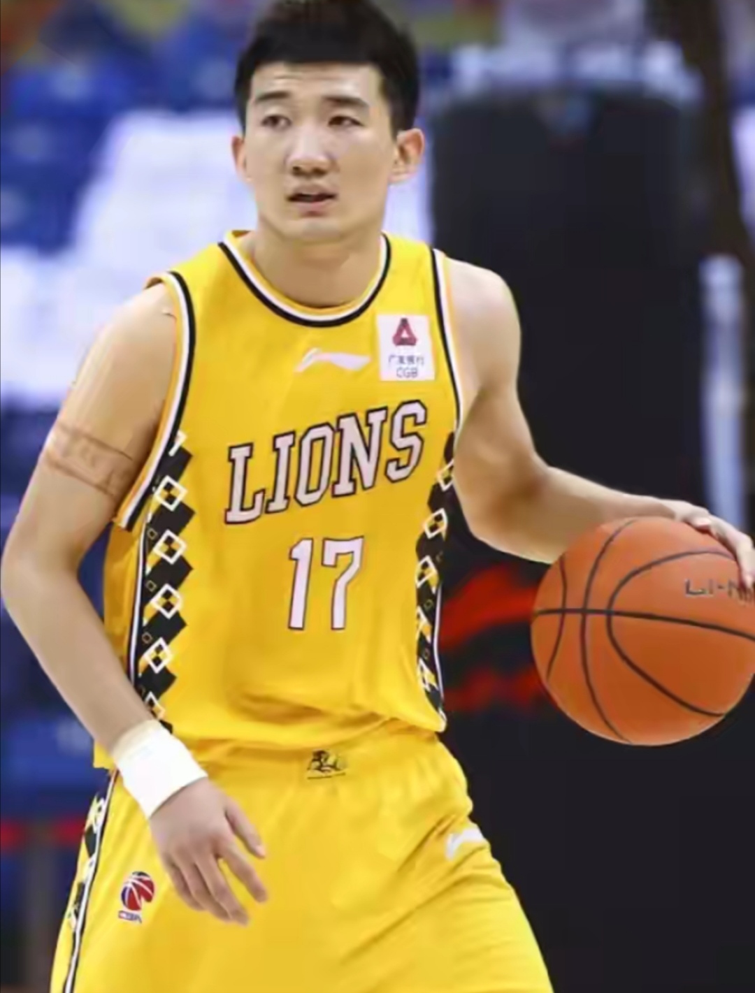 IM体育官网-马刺横扫四川队，孙铭徽惊艳四座