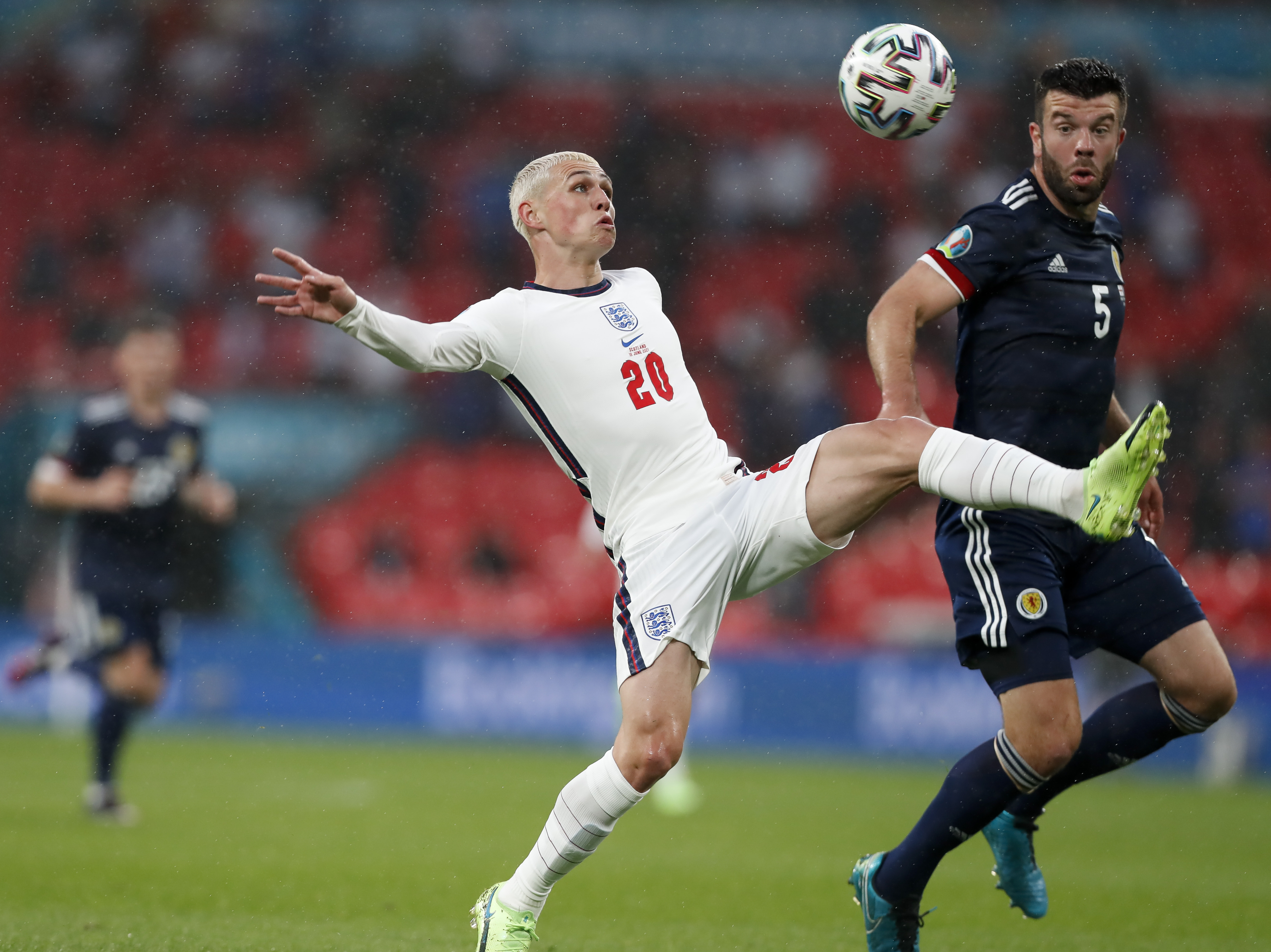 IM体育官方网-包含英格兰险胜瑞典，楚阿梅尼带队取胜的词条