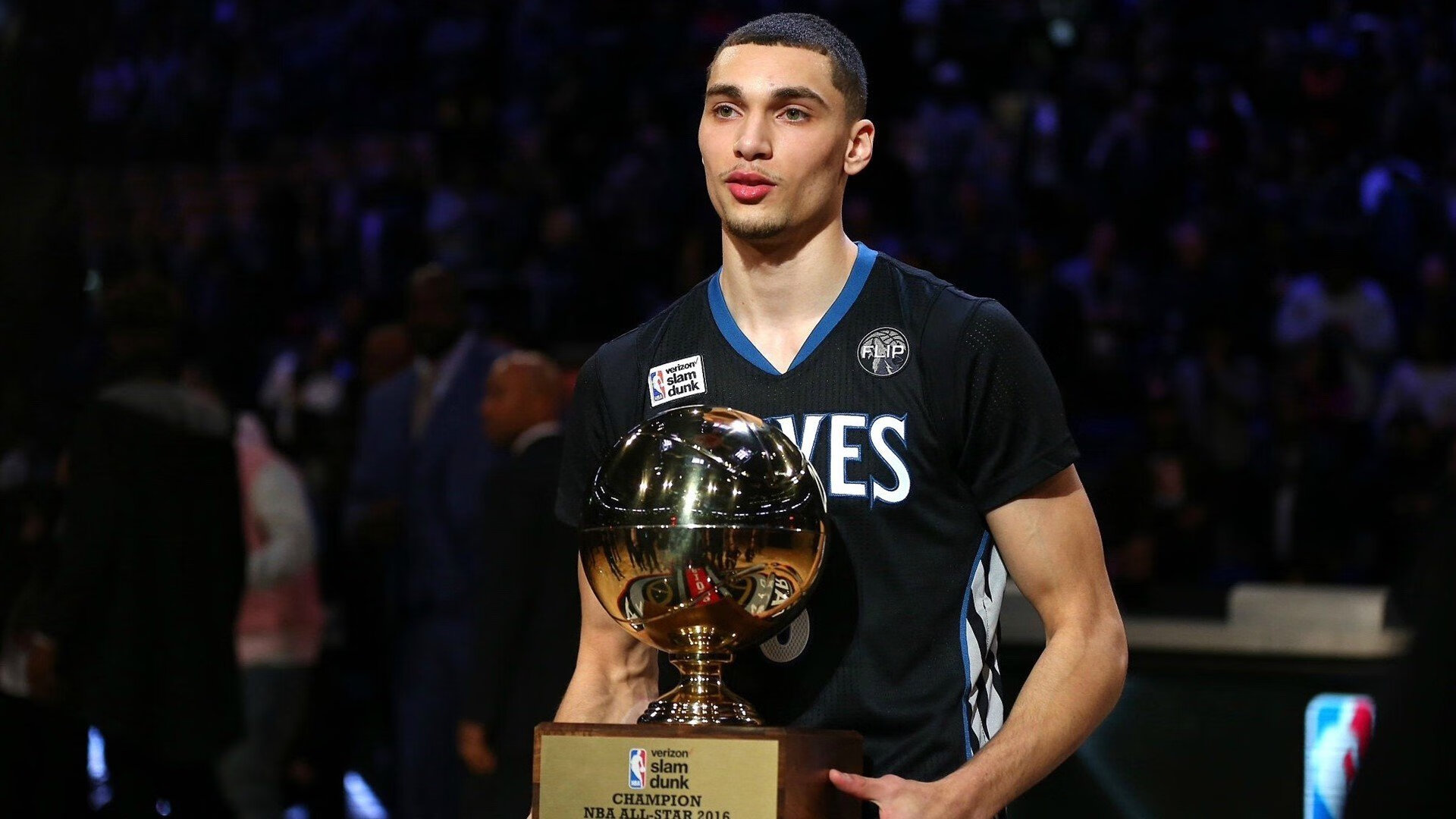 IM体育-紫金王朝的逆袭，詹姆斯统治级数据引领湖人战胜掘金，争冠之路再添胜绩