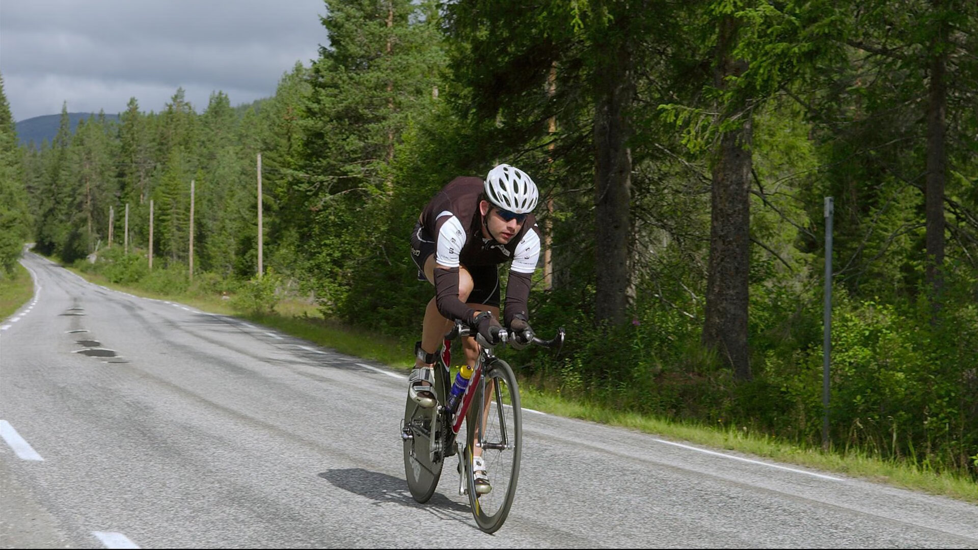 IM体育官网-玻利维亚奇迹,当足球荒漠在抢七中绽放—记一场跨越现实的季后赛焦点战